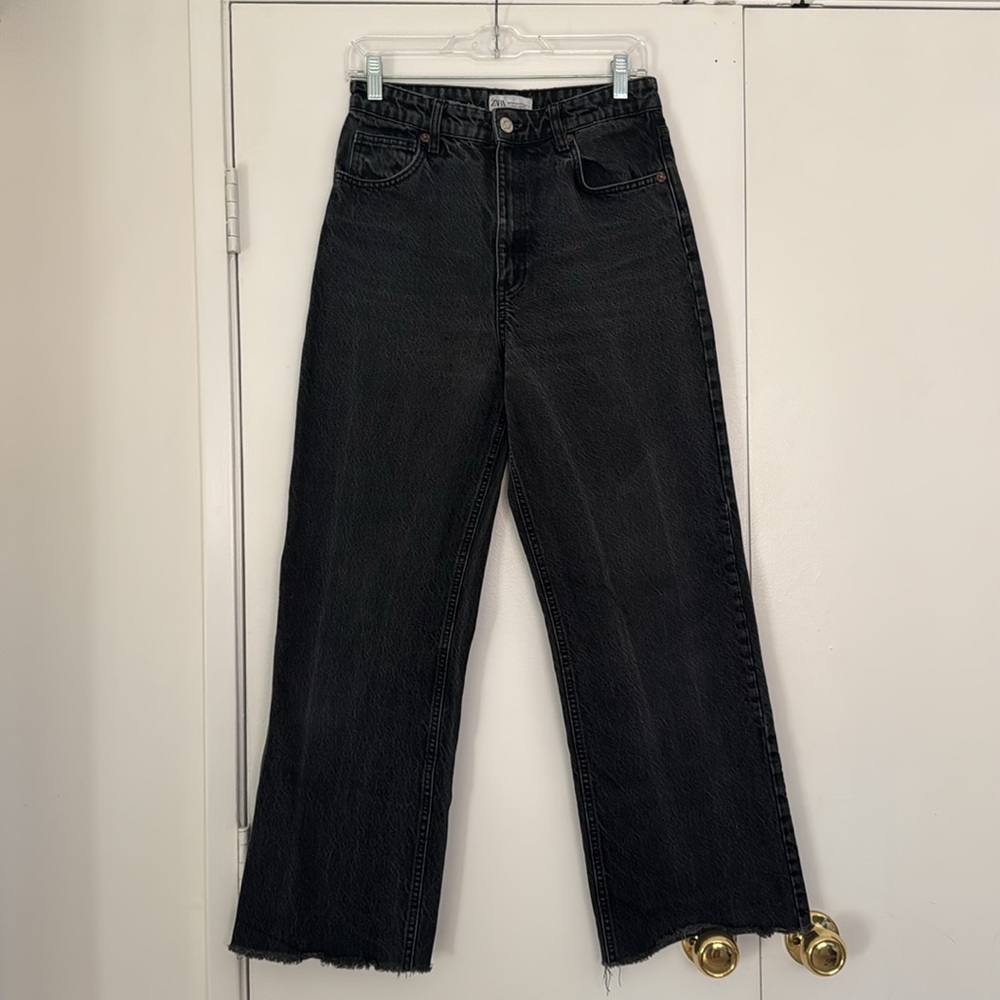 Zara black wide leg mom jeans with raw hem size 8